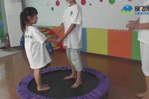 蹦床双人齐跳