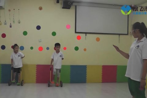 脚踏车单手比赛