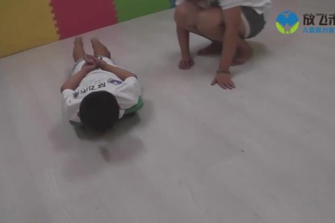 闭眼滑板练习