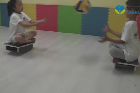 平衡台接抛球
