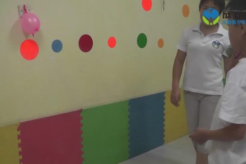 平衡台扔沙包·气球
