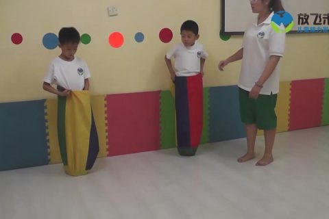 跳袋速度比赛